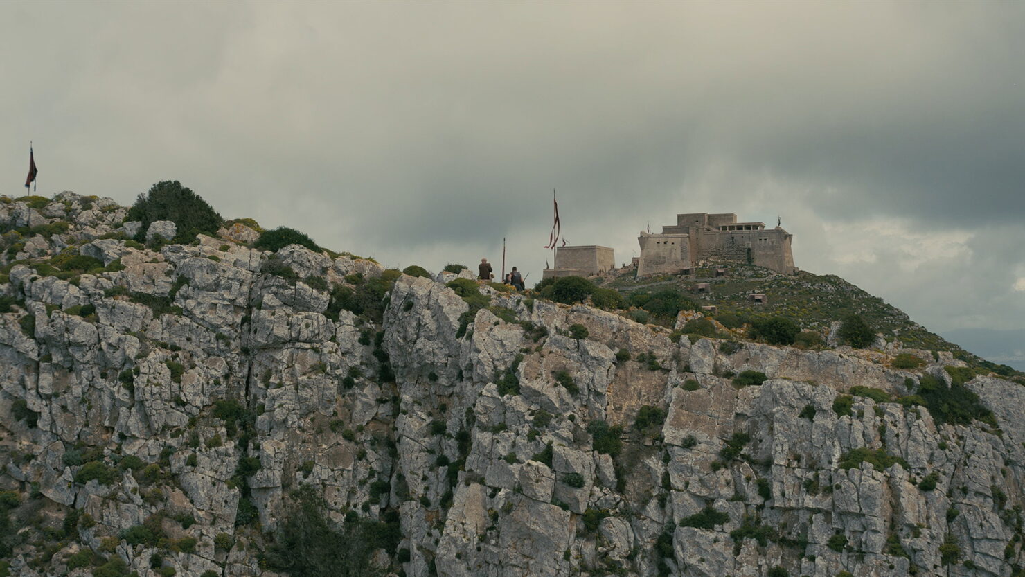 Una fortezza su una scogliera rocciosa, location reale usata in Odissea (2026)